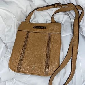 MICHAEL KORS GOLD CROSSBODY